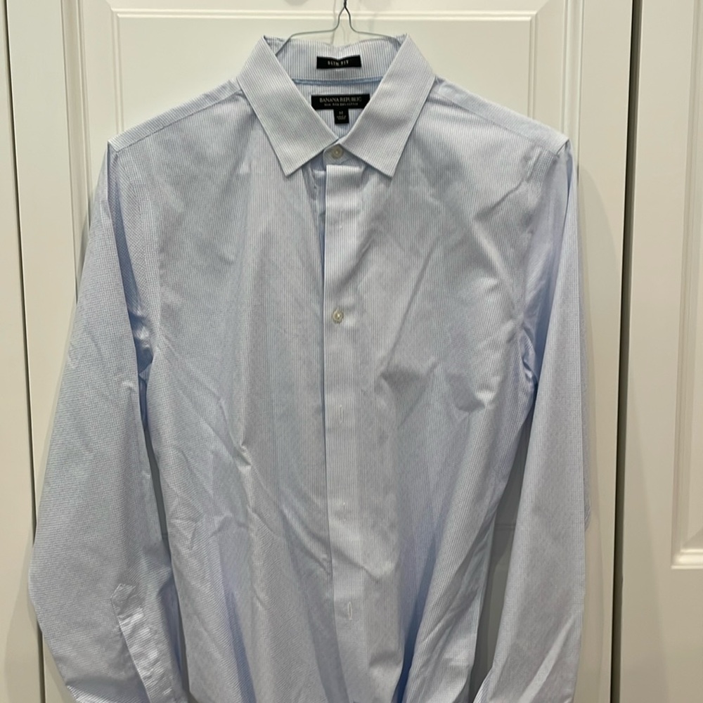 Banana republic non-iron tailored slim fit. Gently used. Medium.